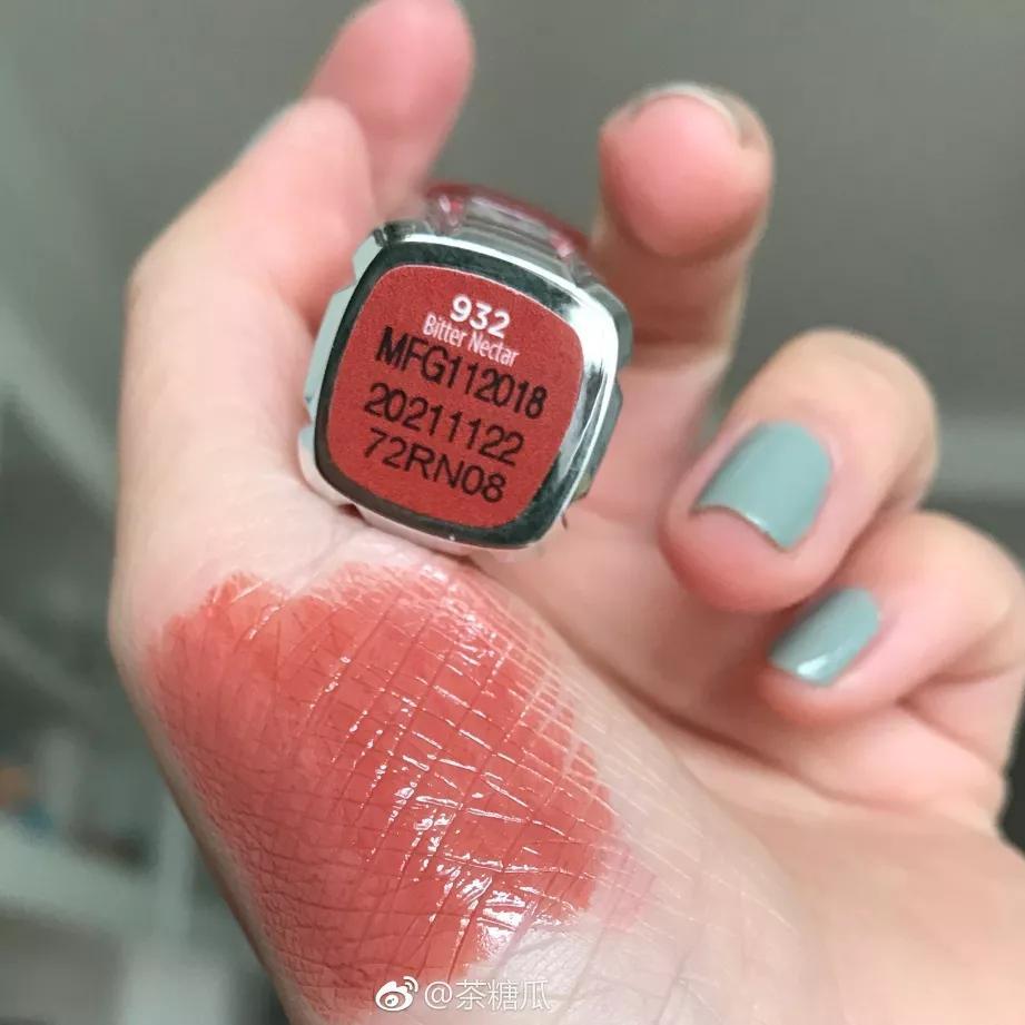 快买了这只口红来人间水蜜桃学院报道！