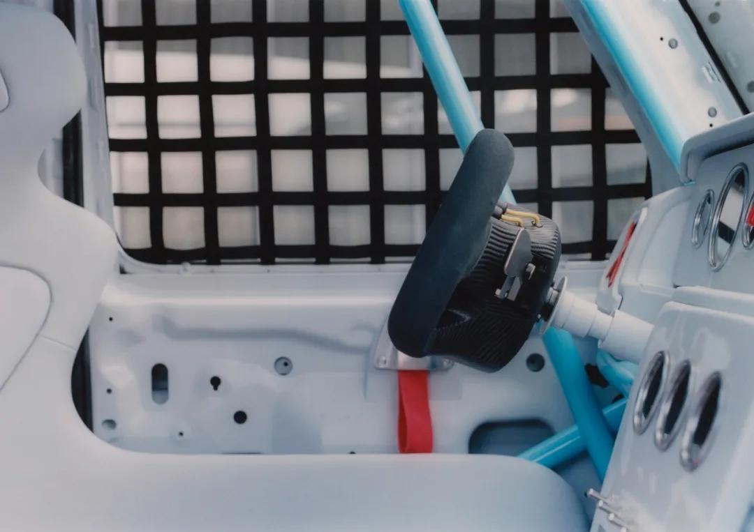 4大顶流豪车XLV/轩尼斯/见萩等与当代艺术家的碰撞