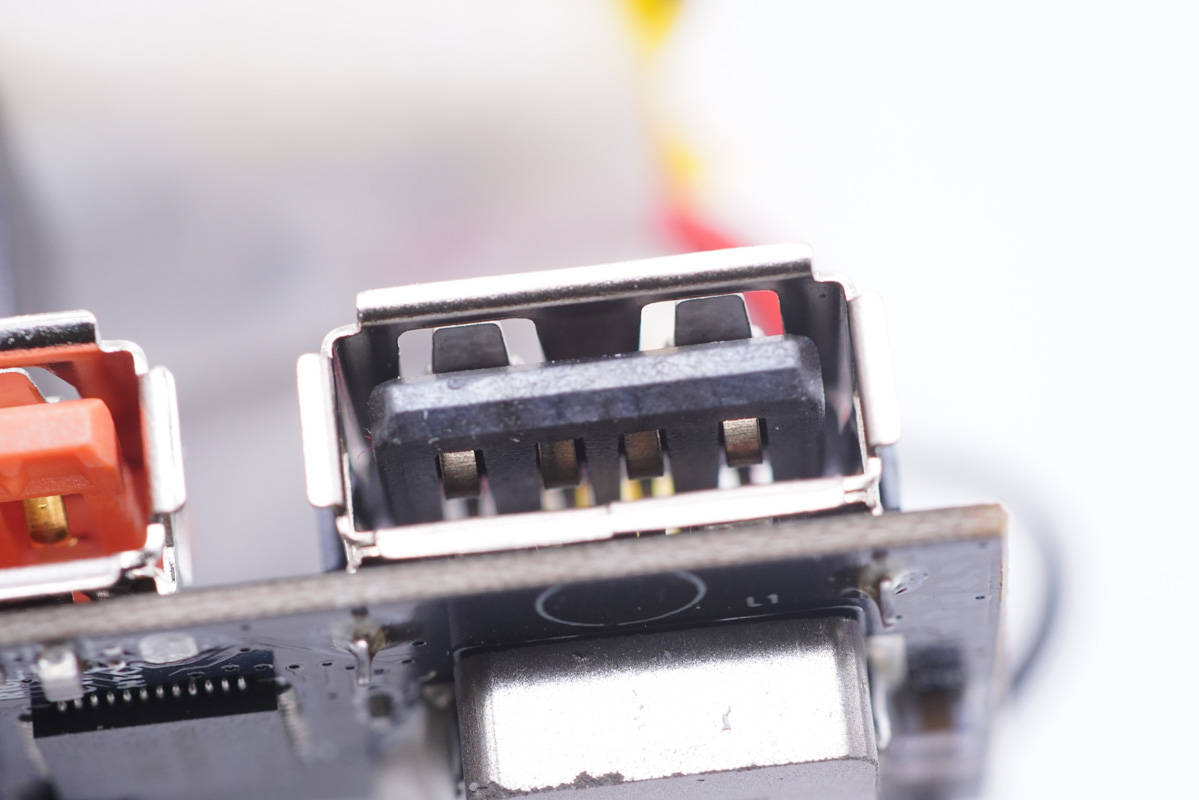 移速10000充电宝拆解视频,充电宝正确拆解