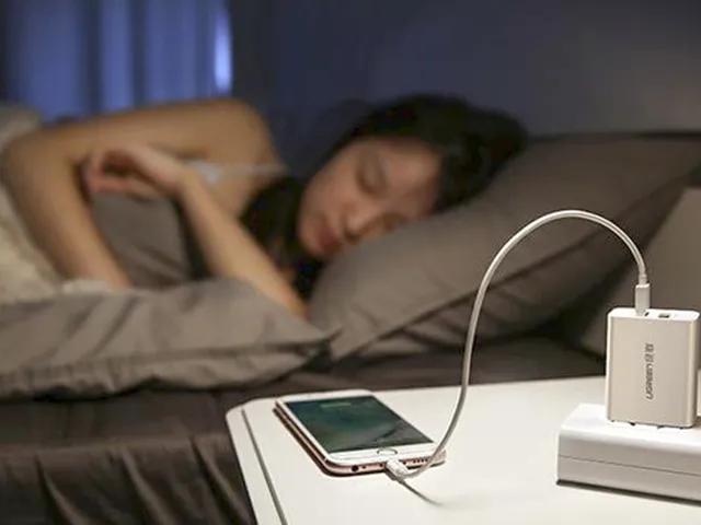 手机充电充满了不拔掉有什么影响,手机充电充一夜不拔好吗