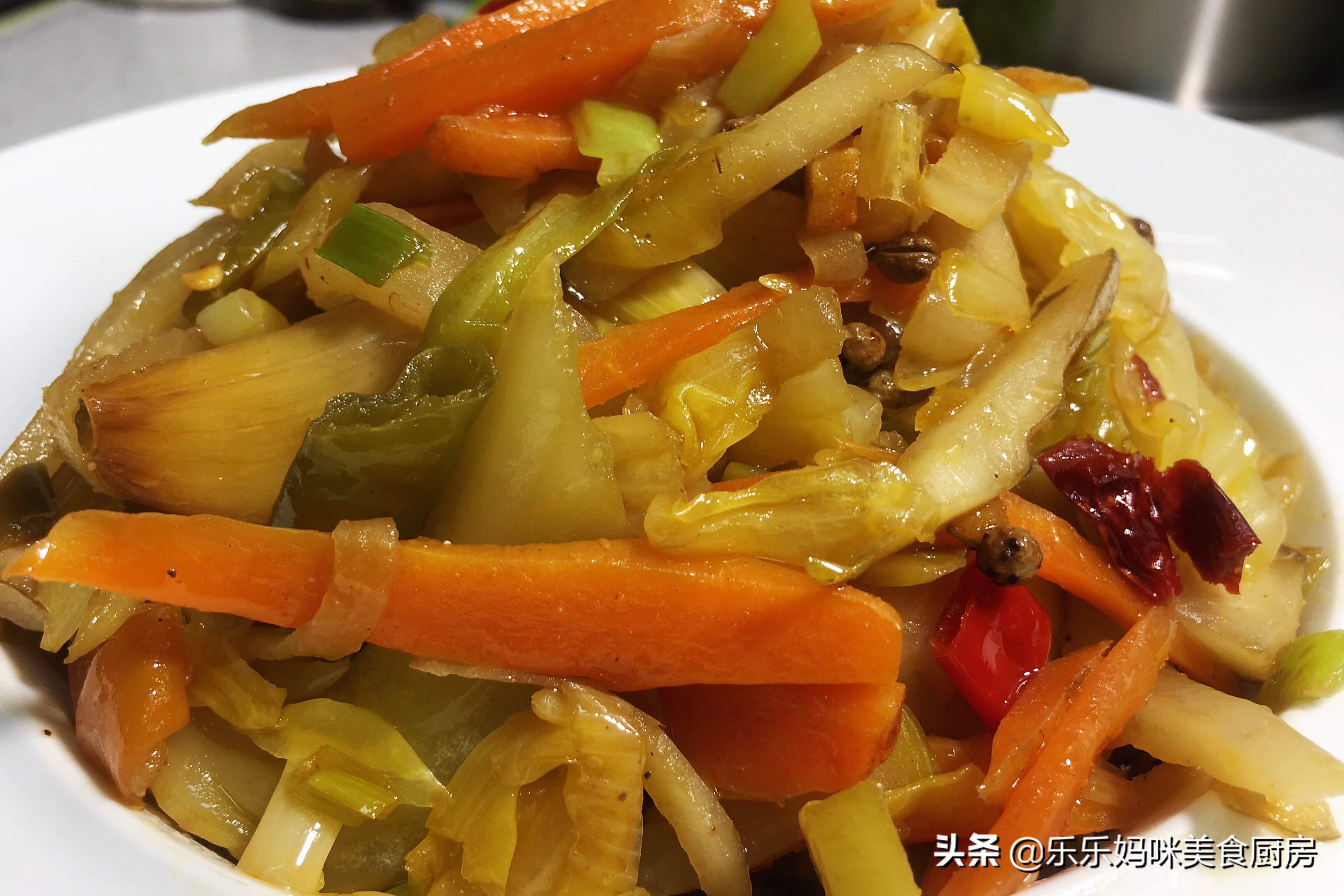 天冷腌的酸菜不酸怎么办,腌酸菜冬天冻了咋办