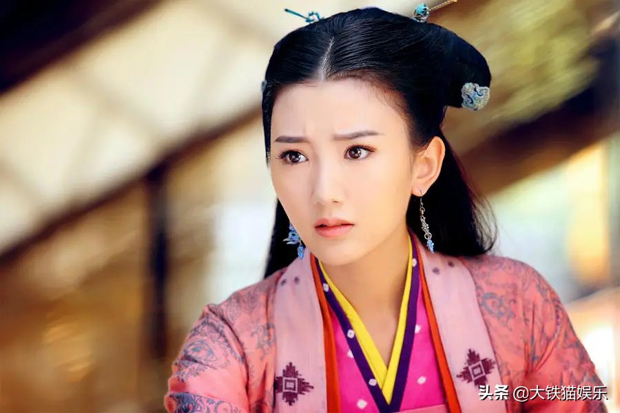 这4位女星太难了！被一位女配艳压不算啥，个个女配都吊打才尴尬