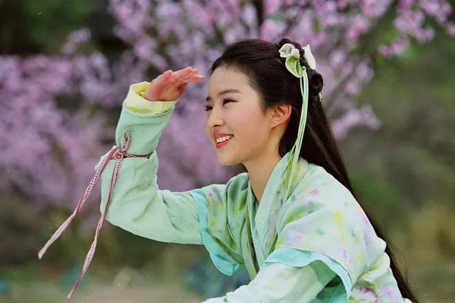 她很美，可惜被糟蹋了