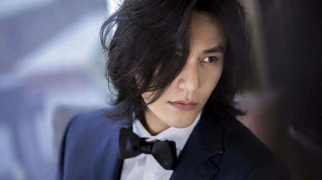 李钟硕整容电影,韩国明星服兵役李钟硕