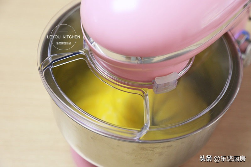 鸡蛋面粉花生油蛋糕,纯花生油鸡蛋白糖老式蛋糕做法