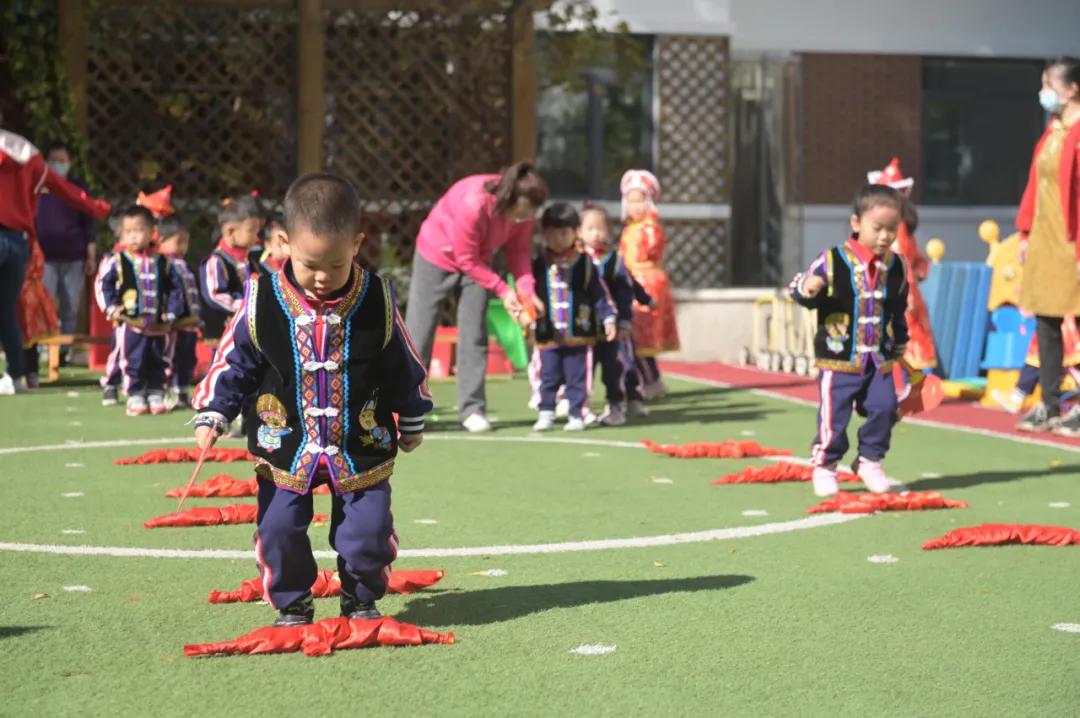 民族团结润童心家园携手共成长——和平五幼举行2021年秋季民族运动会