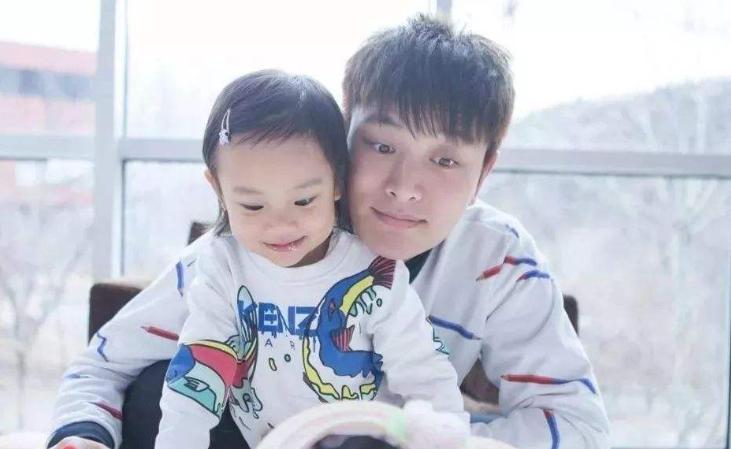 巨石强森金刚芭比,金刚强森女儿照片