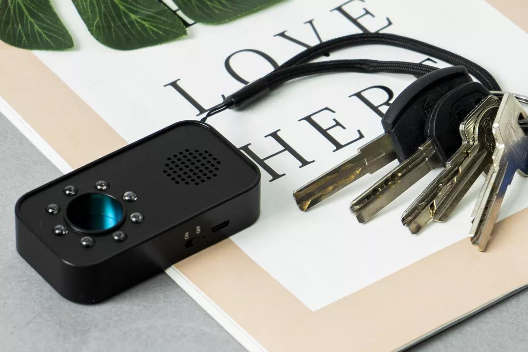 租客发现针孔摄像头,发现公寓有针孔摄像头房东倒霉吗