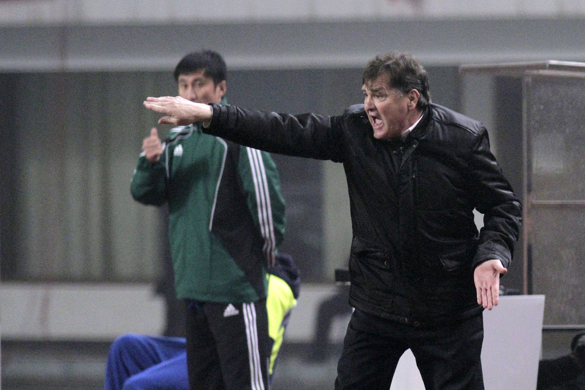 贺龙体育馆中国足球福地,中国男足1-5惨案卡马乔