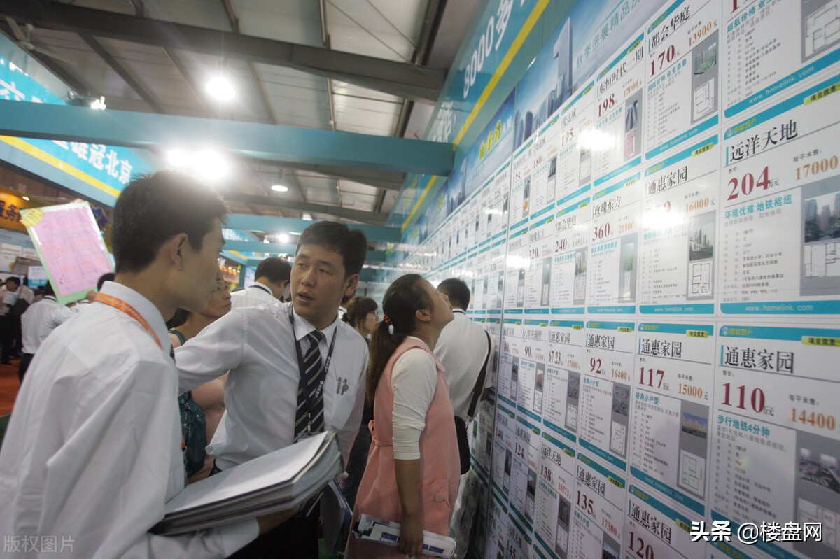 房子降价钱存银行贬值如何投资,买房保值还是存银行好