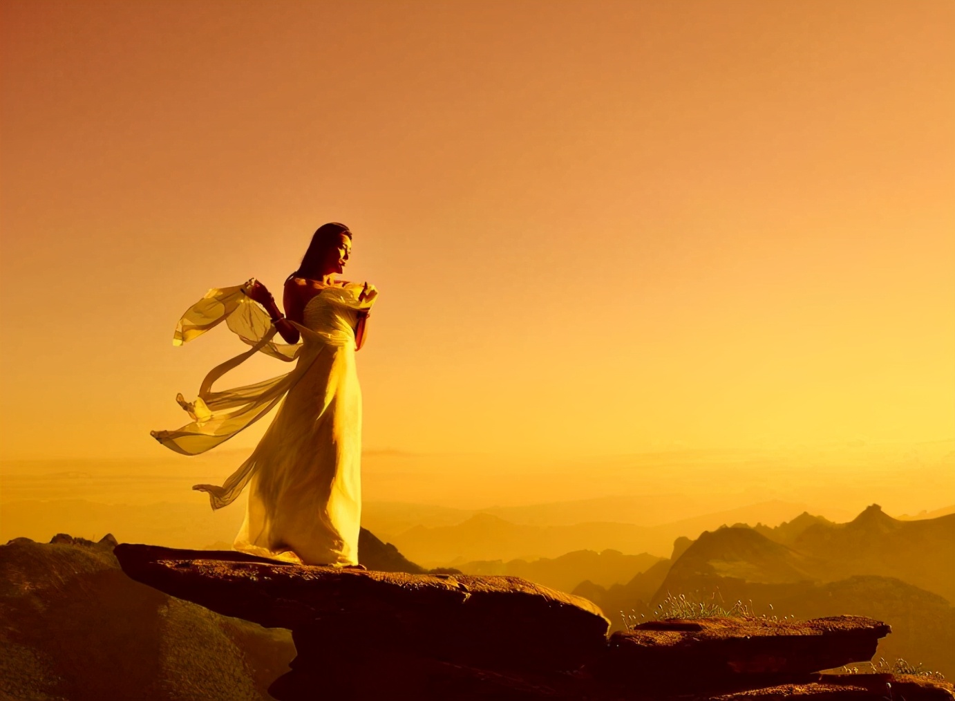 一更人二更火四更贼五更鸡的意思,一更人三更鬼四更贼