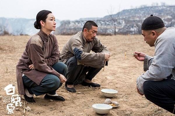 莫言创作《丰乳肥臀》时,初读《白鹿原》,莫言表示:被怔住了