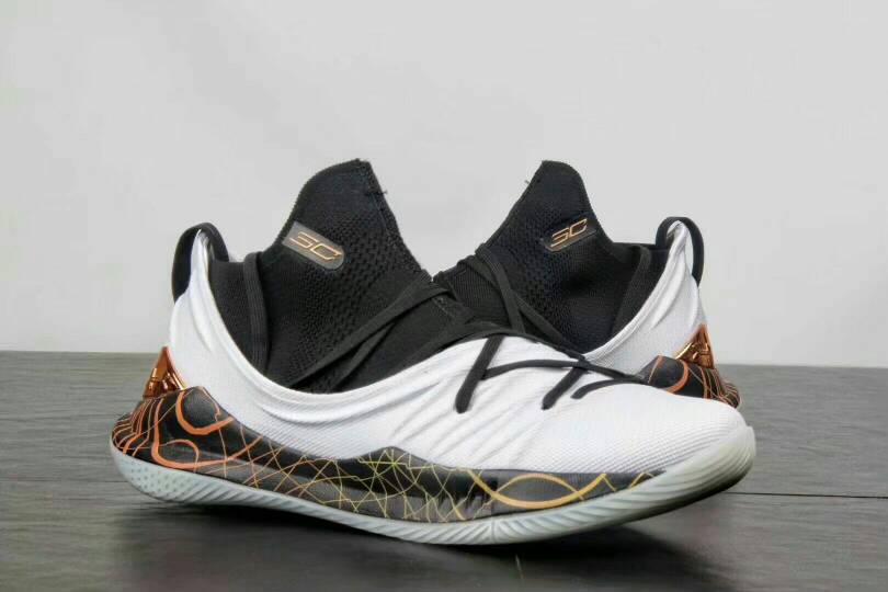 库里九曝光图,库里9莆田和正版脚感有什么差别