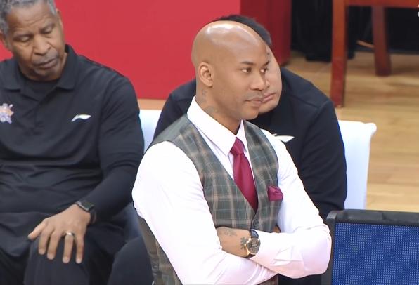 cba马布里被掀翻,cba排名榜首易主辽宁丢掉第一宝座