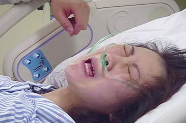 生娃结束,男医生突然把手伸进产道,得知原因后产妇感激不尽