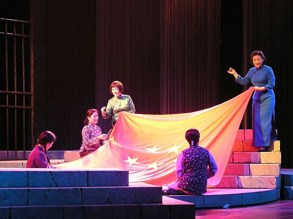 【起床号】3月27日，早安！歌曲《绣红旗》