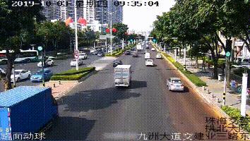 82岁老人中暑晕倒三人相救,80岁老人暑天中暑呕吐