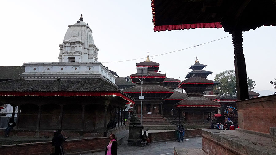 尼泊尔十堰,尼泊尔为什么这么穷