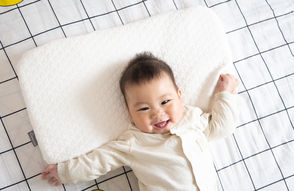 妈妈们都给宝宝枕什么样的枕头呢,什么枕头透气性最好适合宝宝枕