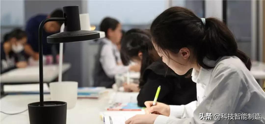 乔布斯用的台灯 (乔布斯选的台灯)