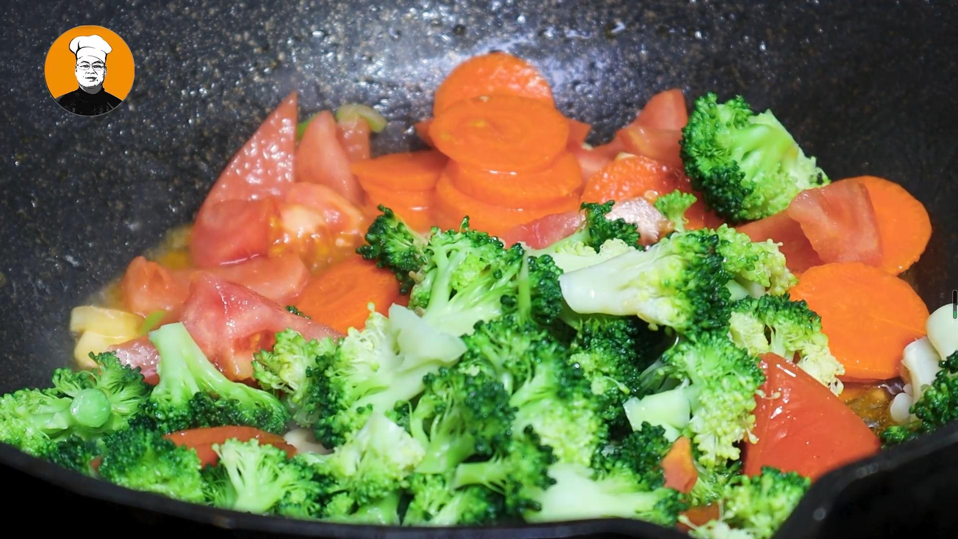 炒西兰花要焯水还是直接炒,炒西兰花切记别焯水和直接炒了