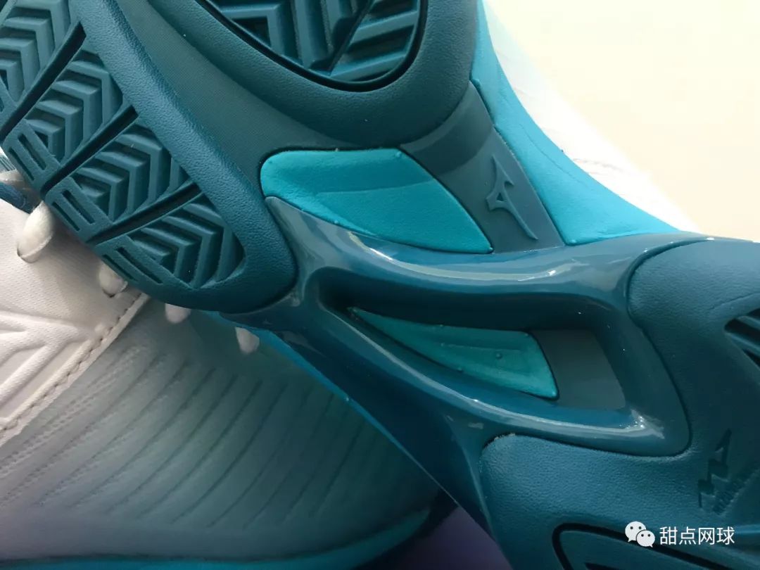 美津浓足球鞋wave系列评测,美津浓waveup足球鞋开箱测评