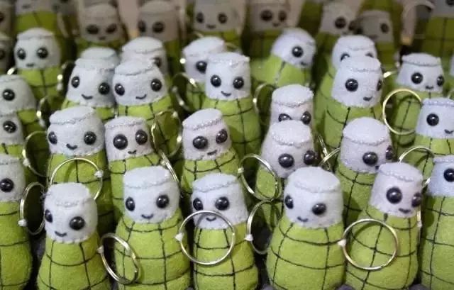 一个95后美女开了一家超市,85后美女开了一家超市