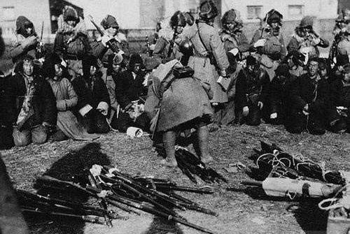 警卫员被日本女间谍诱骗,刺杀彭德怀,最后不忍下手,痛苦自杀