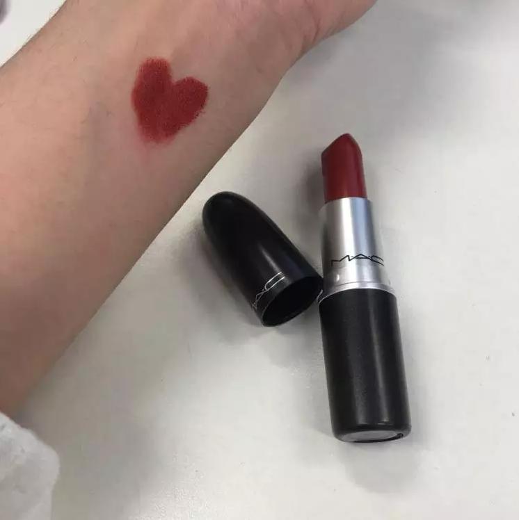 阿玛尼口红适合秋冬全部色号,秋冬皮肤黄用什么颜色的口红