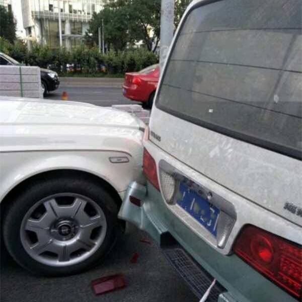 与豪车剐蹭，定损高出保险怎么办？免去赔偿并不是理应如此