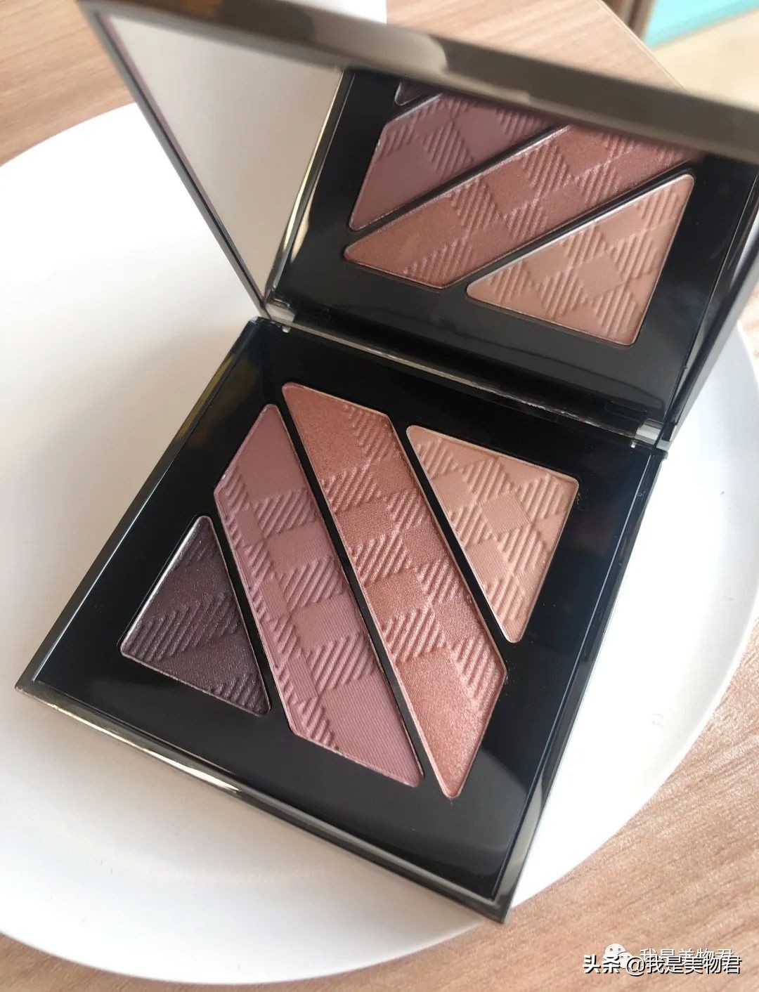 巴宝莉不走寻常的服装,巴宝莉潮流服装