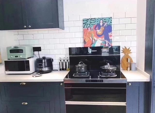 油烟机跟集成灶选哪个,油烟机和集成灶选哪个比较好