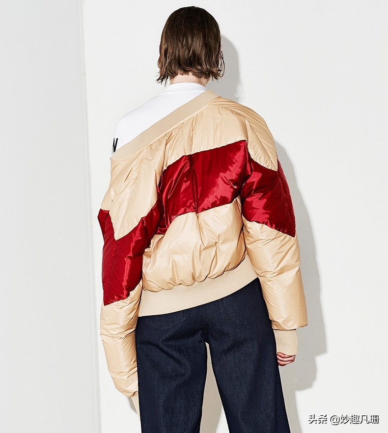 看一下各种羽绒服,好多好看的羽绒服