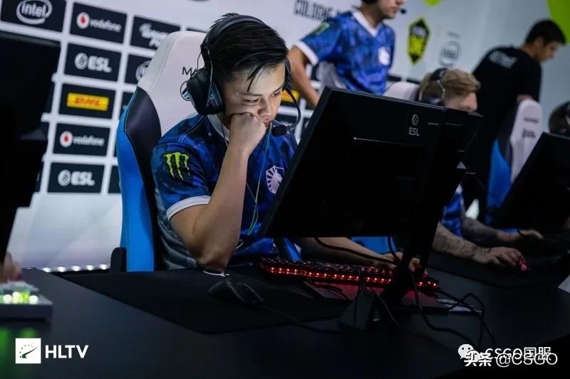 职业哥连跪,职业哥抬头杀