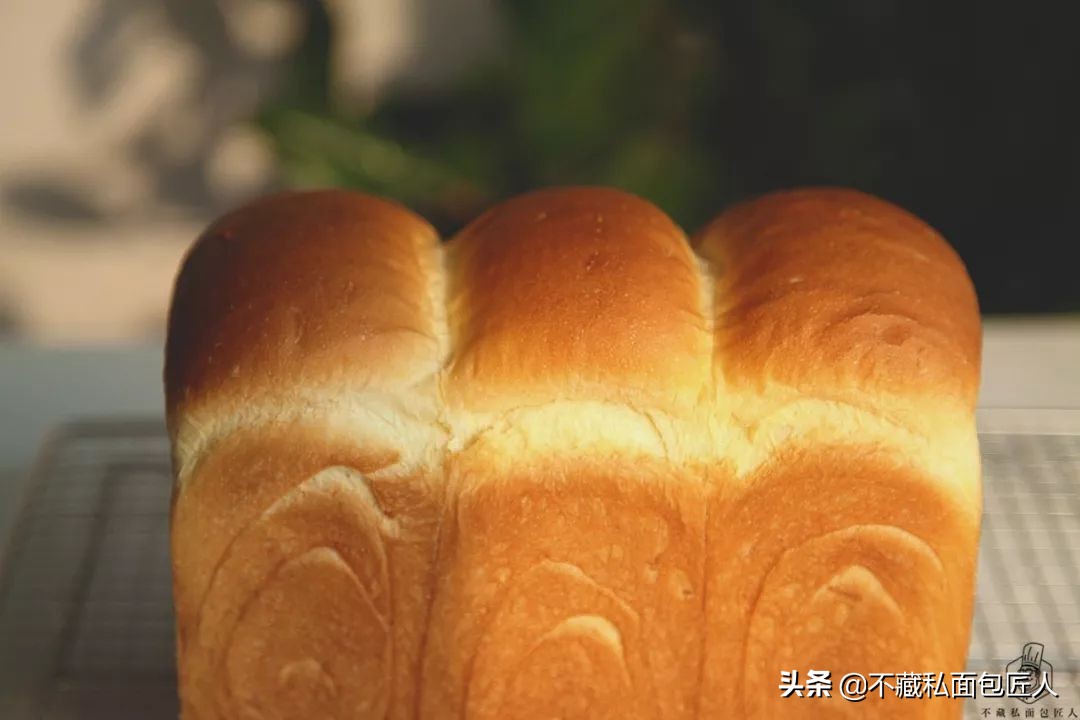 吐司变软的做法,吐司刚出炉表皮很硬很脆