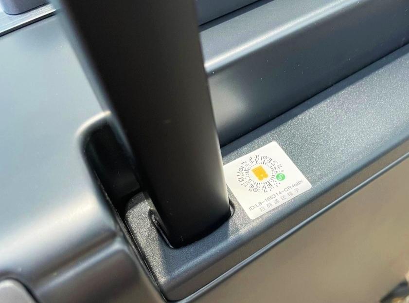 地平线8号行李箱24寸什么颜色好看,地平线8号行李箱和90分行李箱测评