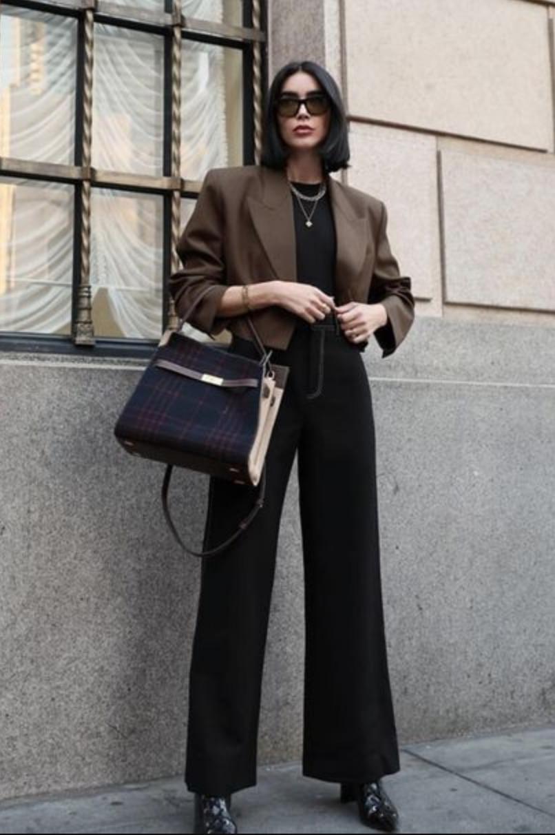 冬季显瘦裤子配靴子,现在还流行打底裤配靴子吗