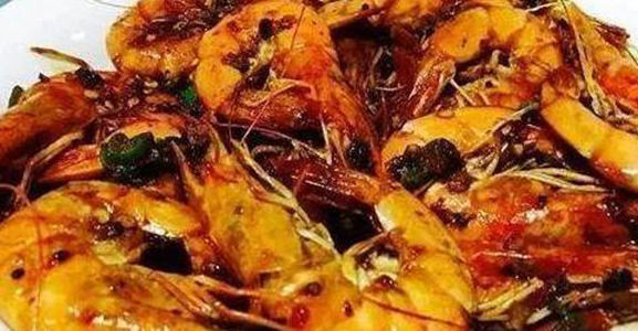 蒜蓉扇贝青虾粉丝,扇贝肉炒虾仁的家常做法