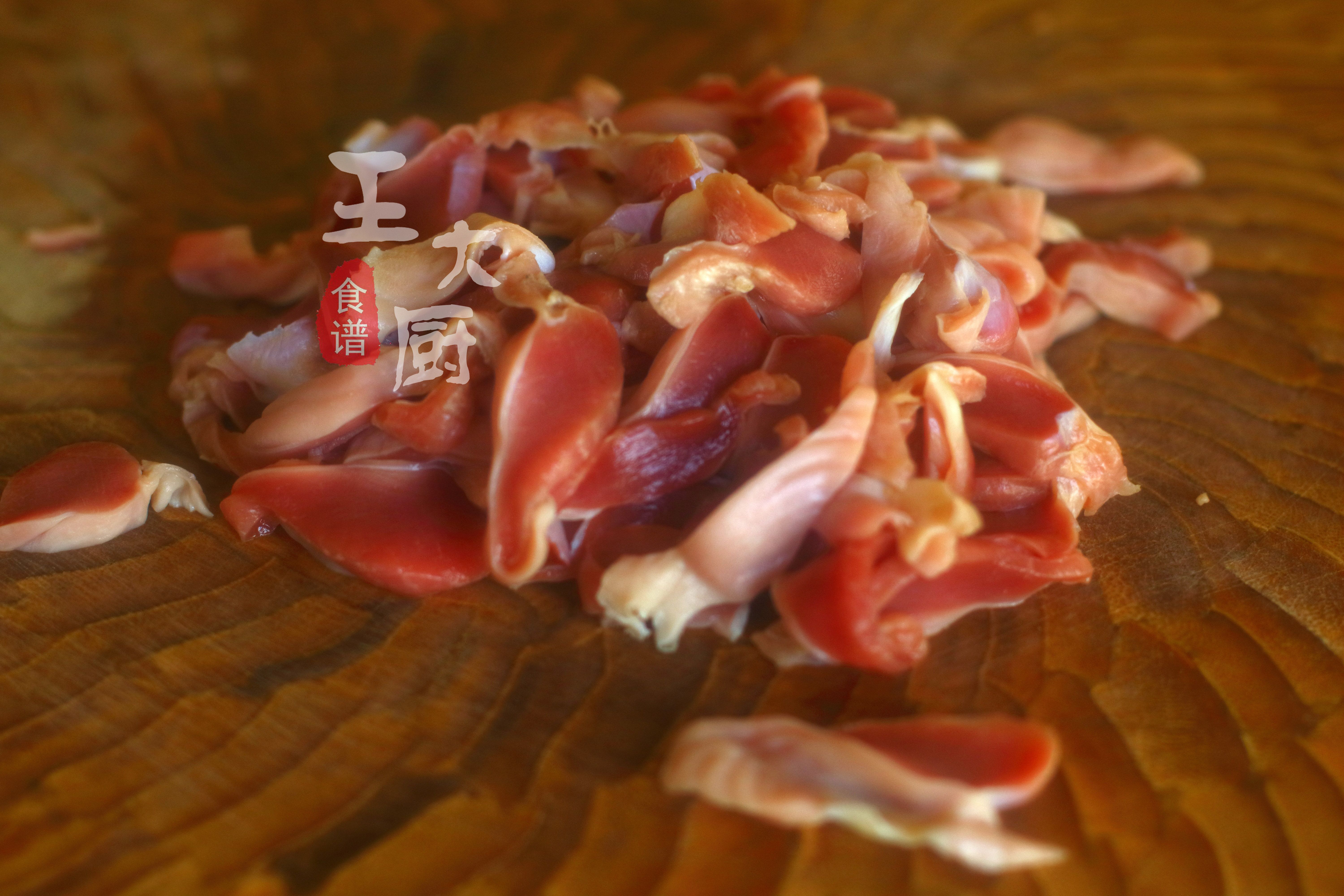 炒鸡肝鸡胗怎么做好吃又嫩,香干炒鸡胗的家常做法大全