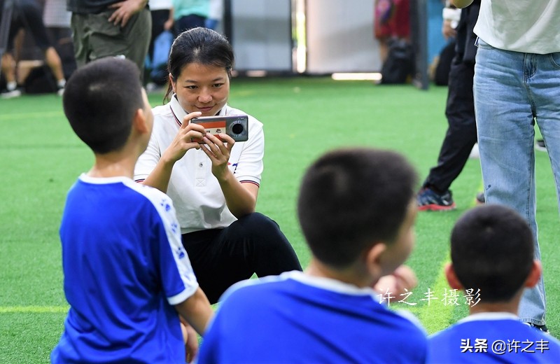 《首都抗疫医护人员亲子“同心公益”足球赛》