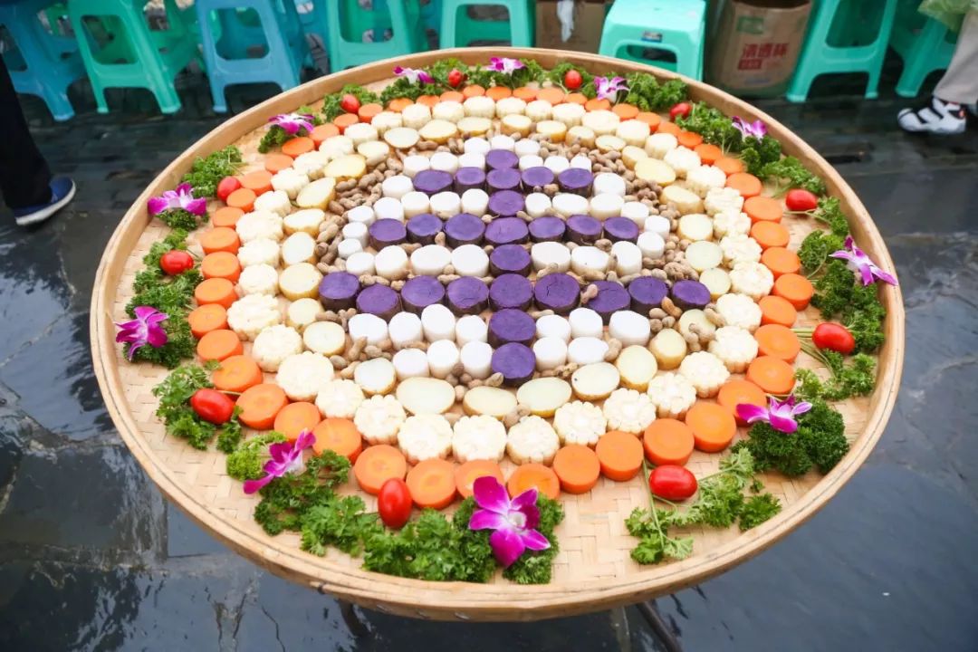 5万人PK酒量饭量胆量!这个饭局水陆两栖震撼上天