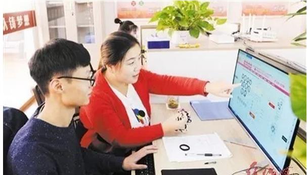 这个村仅五人运营一年收入10个亿,这个村厉害小泥巴捏出大产业