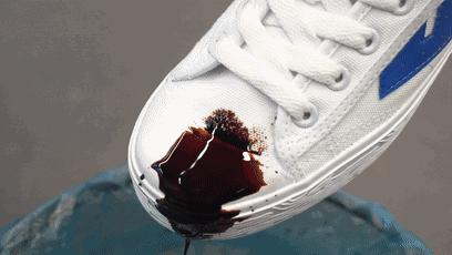 皮面小白鞋洗后泛黄怎么洗才会白,如何清洗网面小白鞋上泛黄的地方