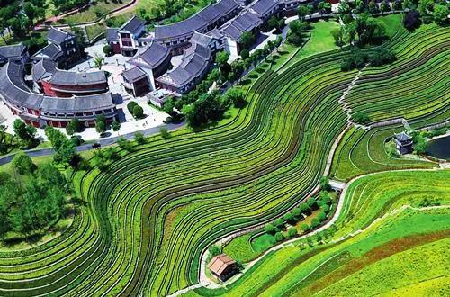 同心抗洪共渡难关,携手攻坚贫困