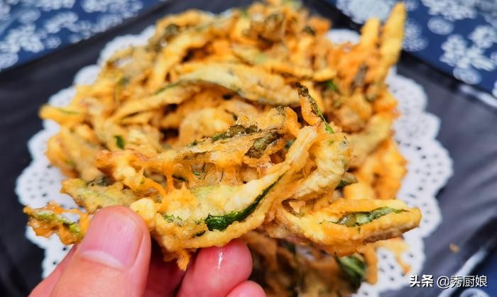 农村这个菜比猪肉还好吃,有一种红色野菜炒鸡蛋很好吃