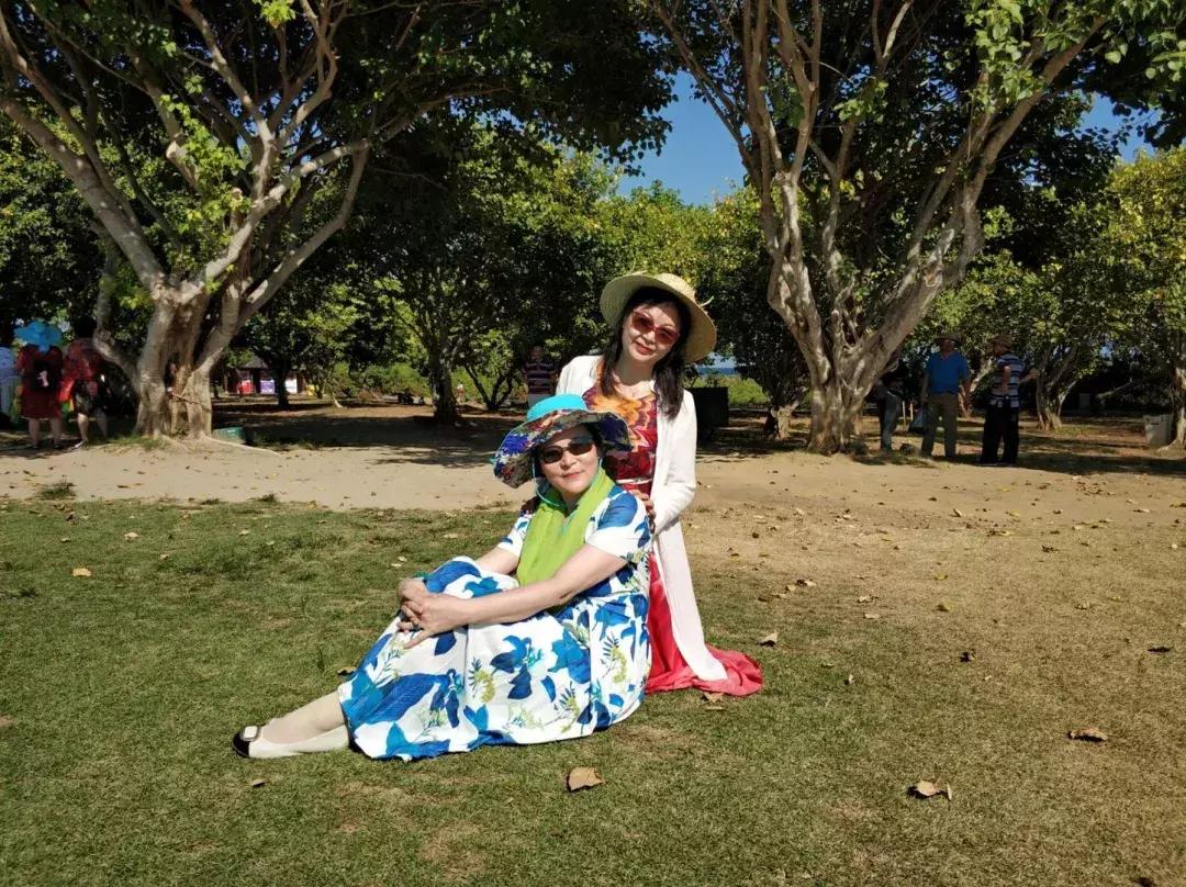 大妈拍照经典15个动作图片,大爷大妈经典拍照动作