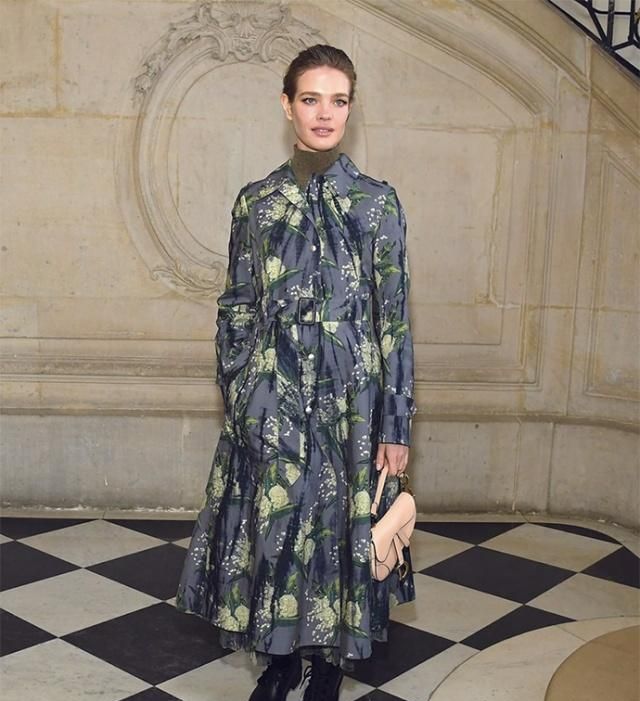 戛纳之后LV太子妃又美了！烫卷发涂红唇穿花裙，高贵感不输王妃