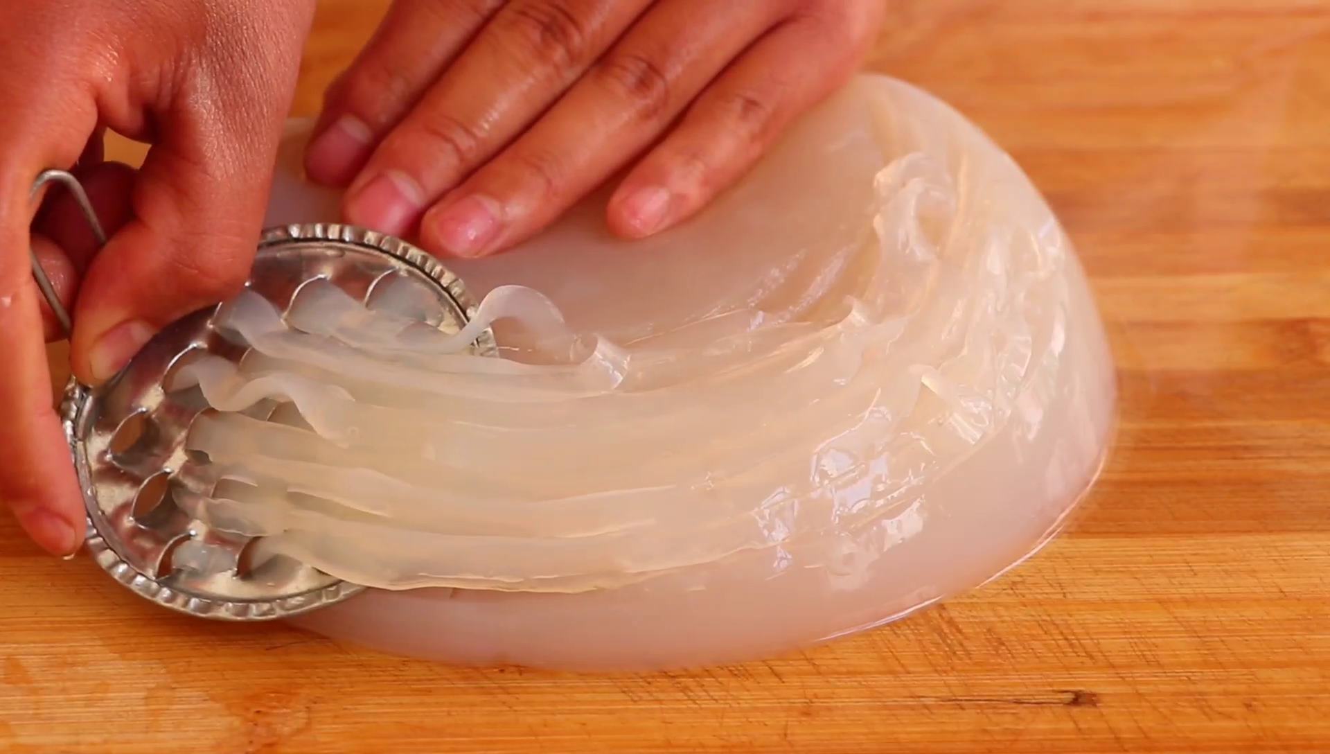 怎么做凉粉又劲道又滑嫩,在家做凉粉如何做才筋道不断