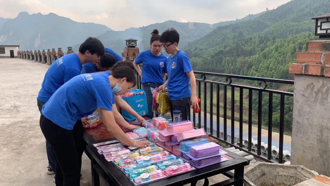 这帮人五一用爱心启航，一起为广西凌云大山的孩子点燃艺术之梦！