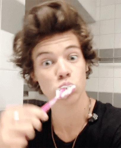 刷牙姿势不对导致补牙,刷牙姿势不对导致牙龈有裂痕